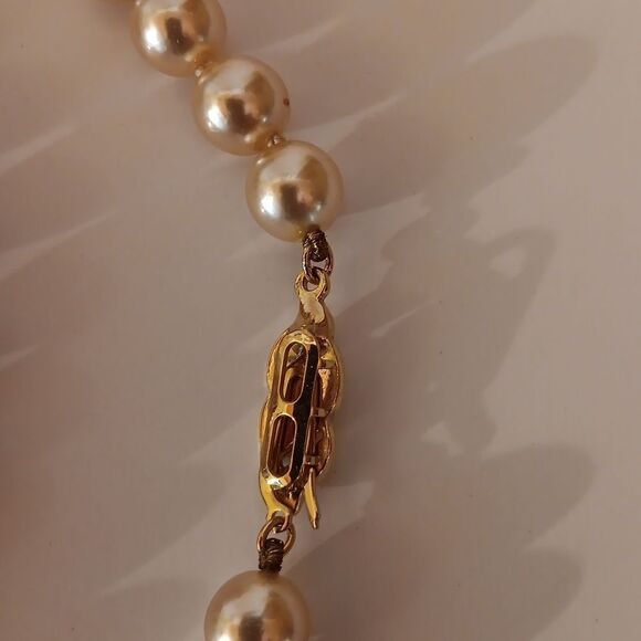 Bundle of High Quality Faux Pearls and Earrings - Picture 3 of 11